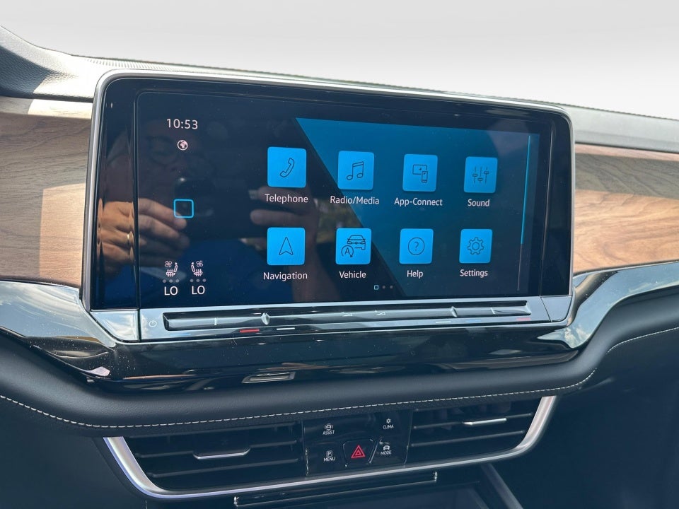 2026 Volkswagen Atlas SE with Technology