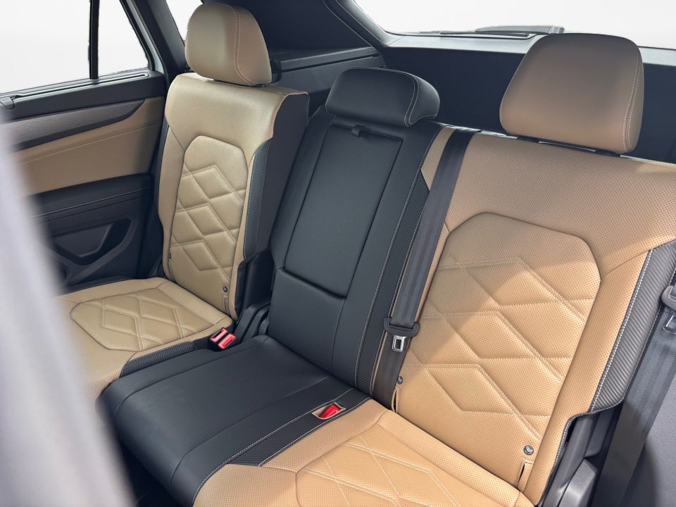 2026 Volkswagen Atlas Cross Sport SE with Technology