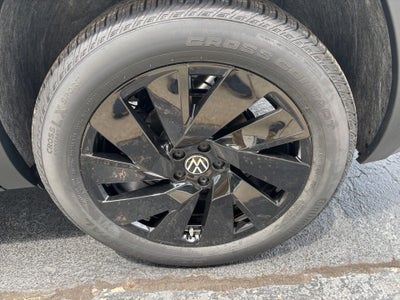 2026 Volkswagen Atlas Cross Sport SE with Technology