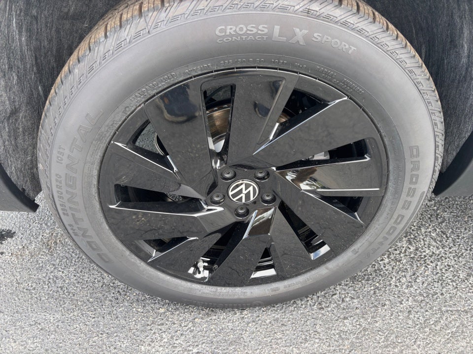 2026 Volkswagen Atlas Cross Sport SE with Technology