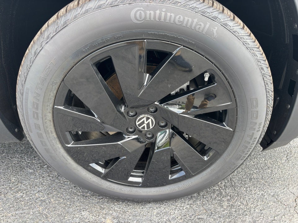 2026 Volkswagen Atlas Cross Sport SE with Technology