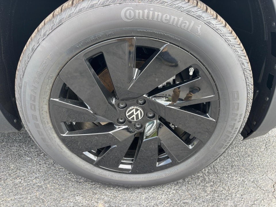 2026 Volkswagen Atlas Cross Sport SE with Technology