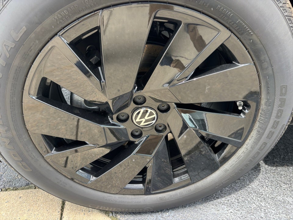 2026 Volkswagen Atlas Cross Sport SE with Technology