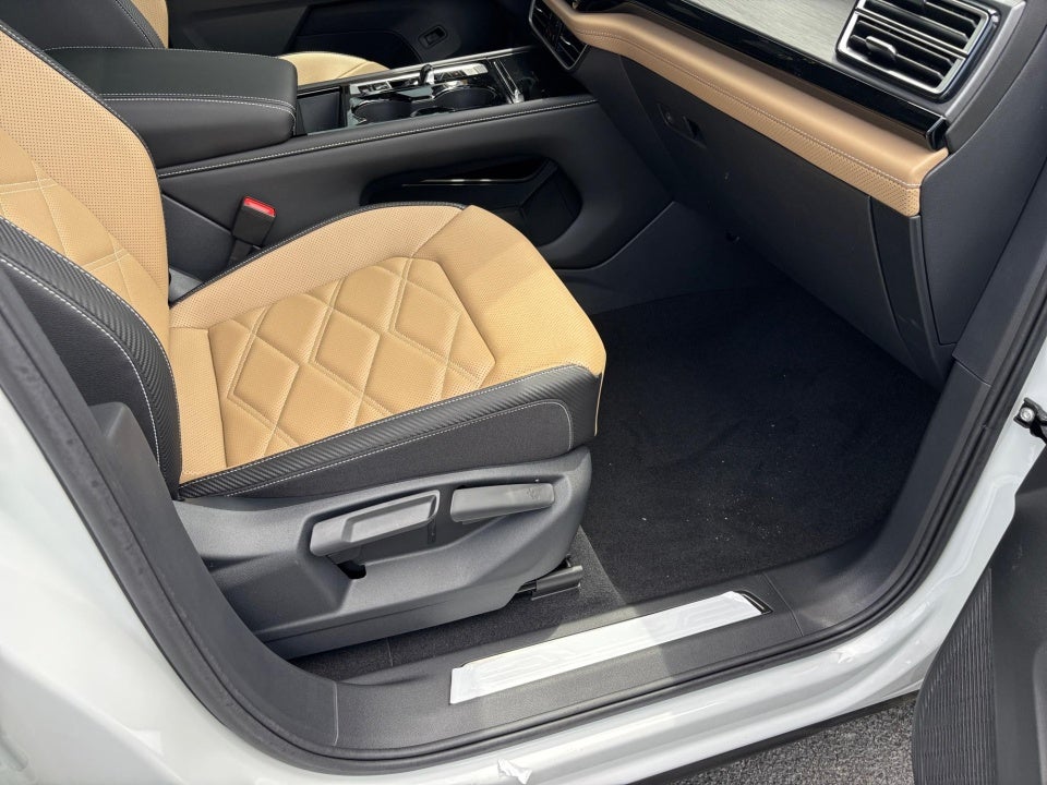 2026 Volkswagen Atlas Cross Sport SE with Technology