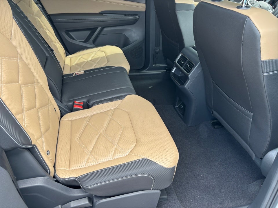 2026 Volkswagen Atlas Cross Sport SE with Technology