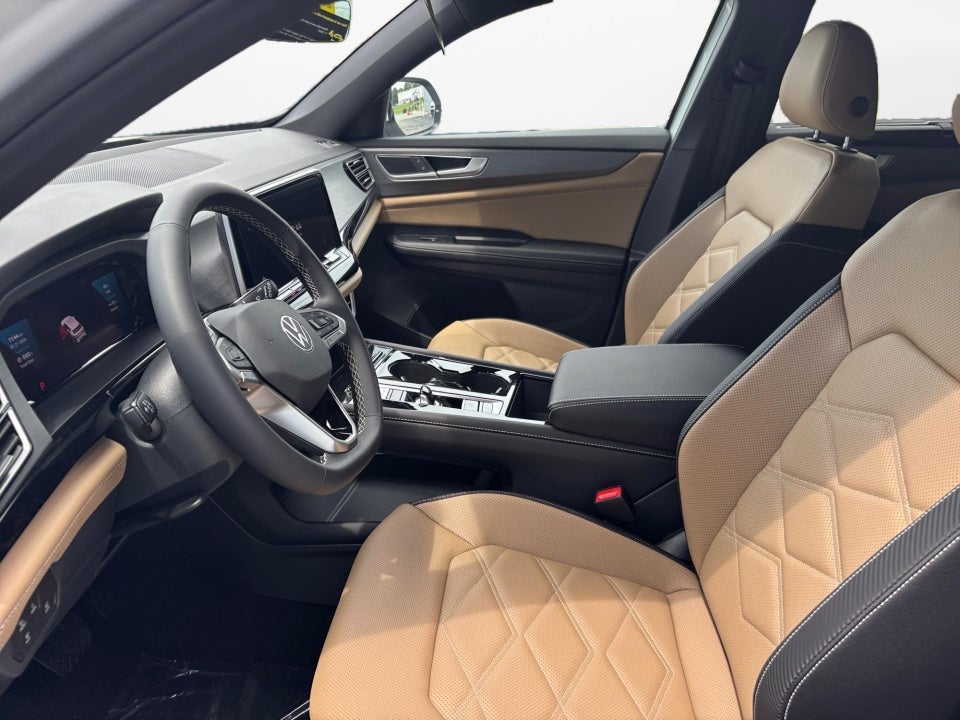 2026 Volkswagen Atlas Cross Sport SE with Technology