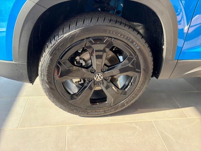 2026 Volkswagen Taos SE Black