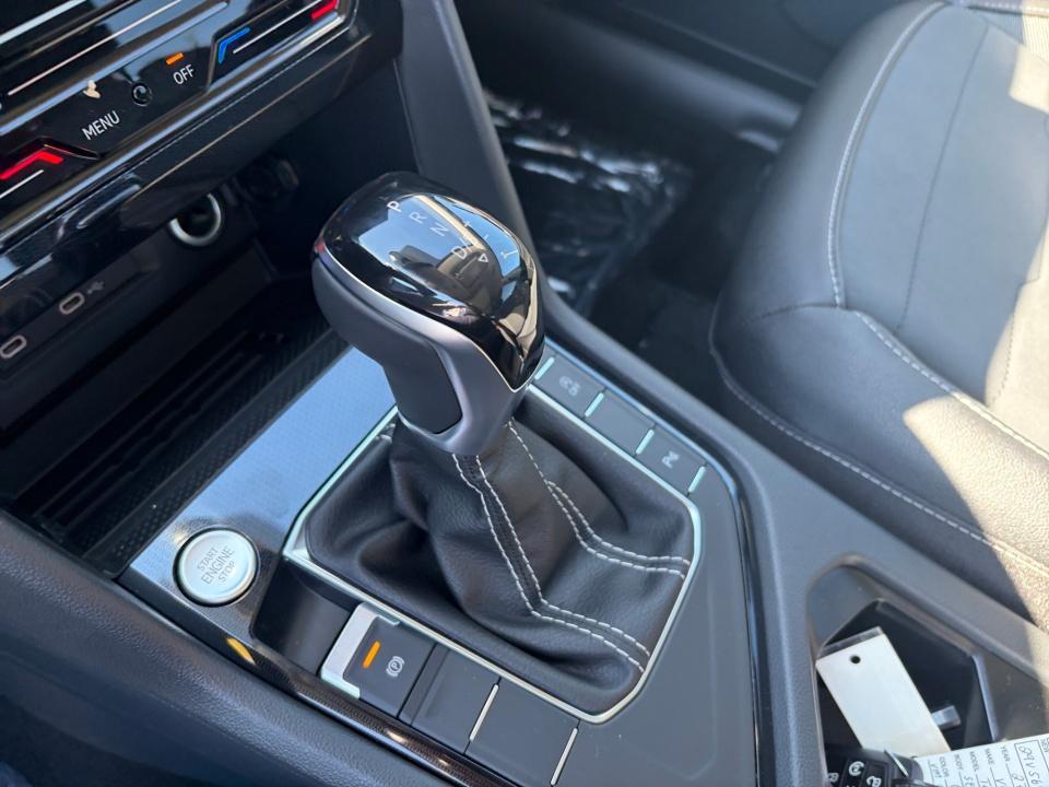 2027 Volkswagen Taos SE Black