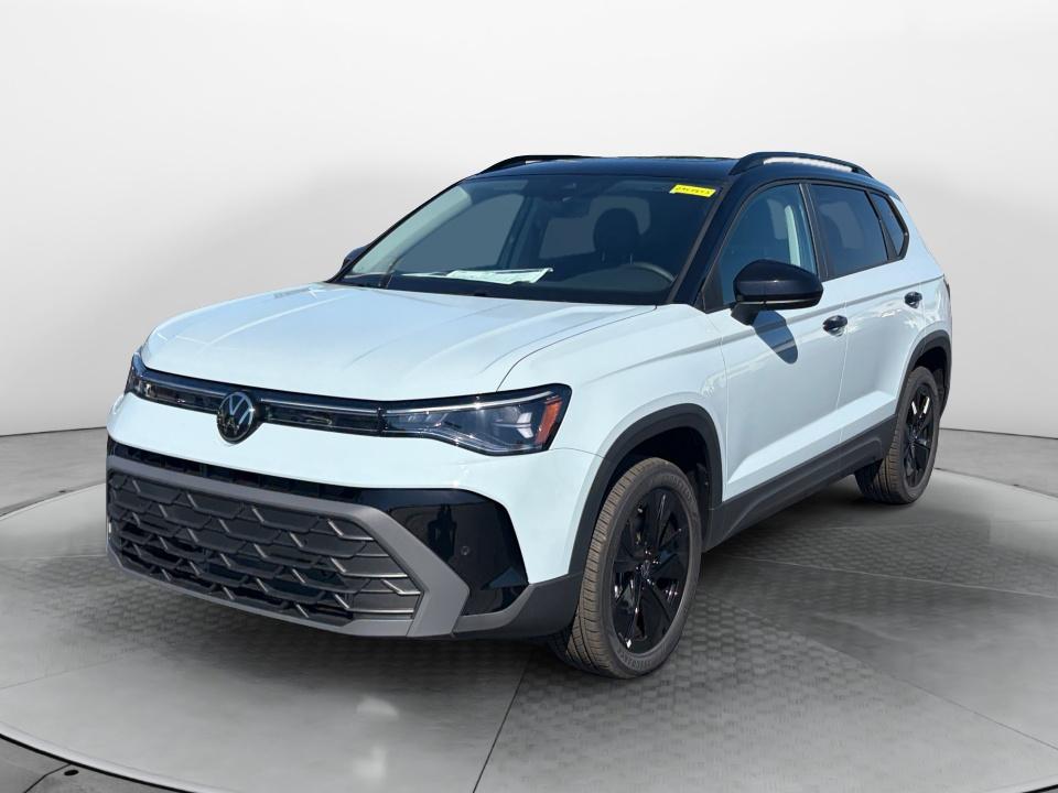 2027 Volkswagen Taos SE Black