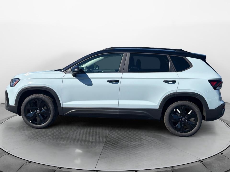 2027 Volkswagen Taos SE Black