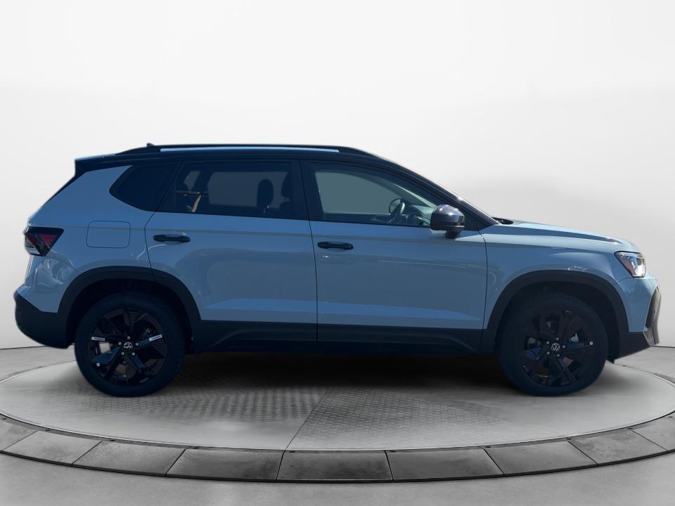 2027 Volkswagen Taos SE Black