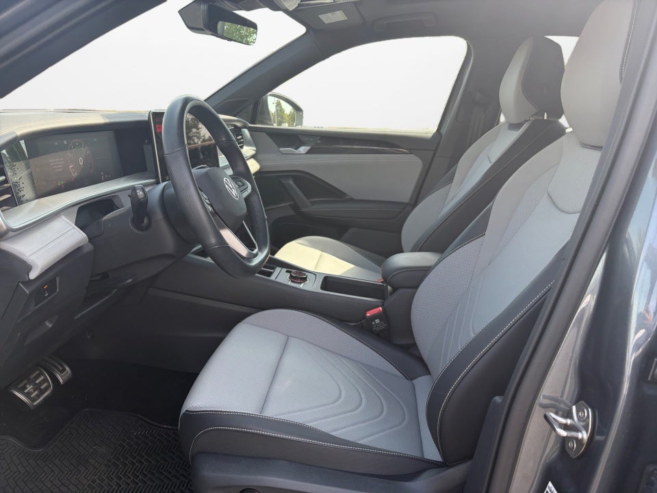 2025 Volkswagen Tiguan 2.0T SE R-Line Black