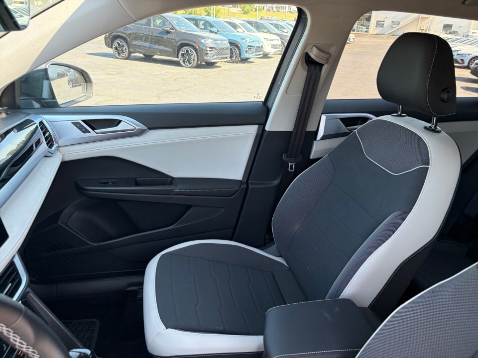 2025 Volkswagen Taos 1.5T SE