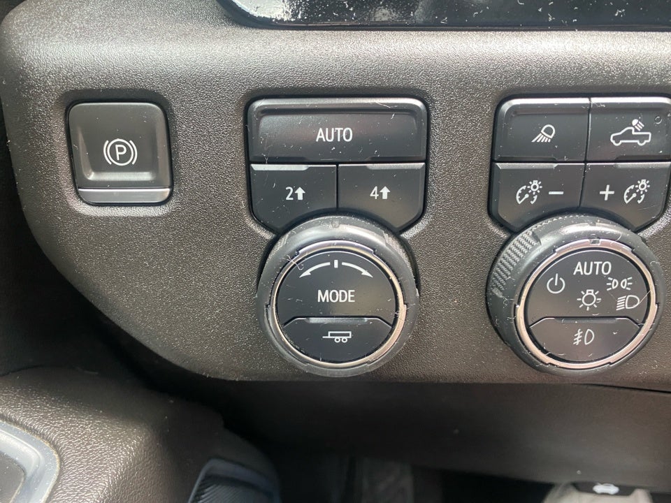 2023 Chevrolet Silverado 1500 4WD Crew Cab Short Bed LTZ