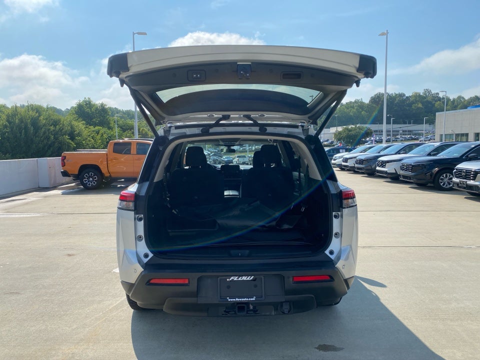 2022 Nissan Pathfinder SV