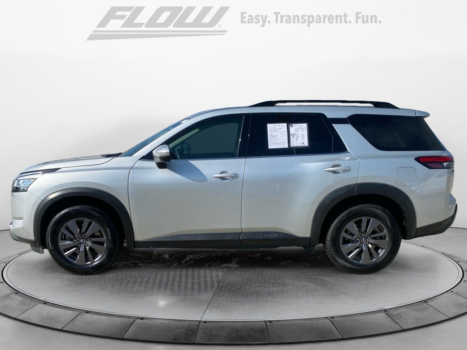 2022 Nissan Pathfinder SV