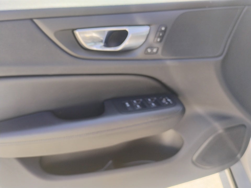 2024 Volvo S60 Plus Dark Theme