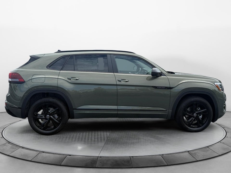 2026 Volkswagen Atlas Cross Sport 2.0T SEL R-Line Black