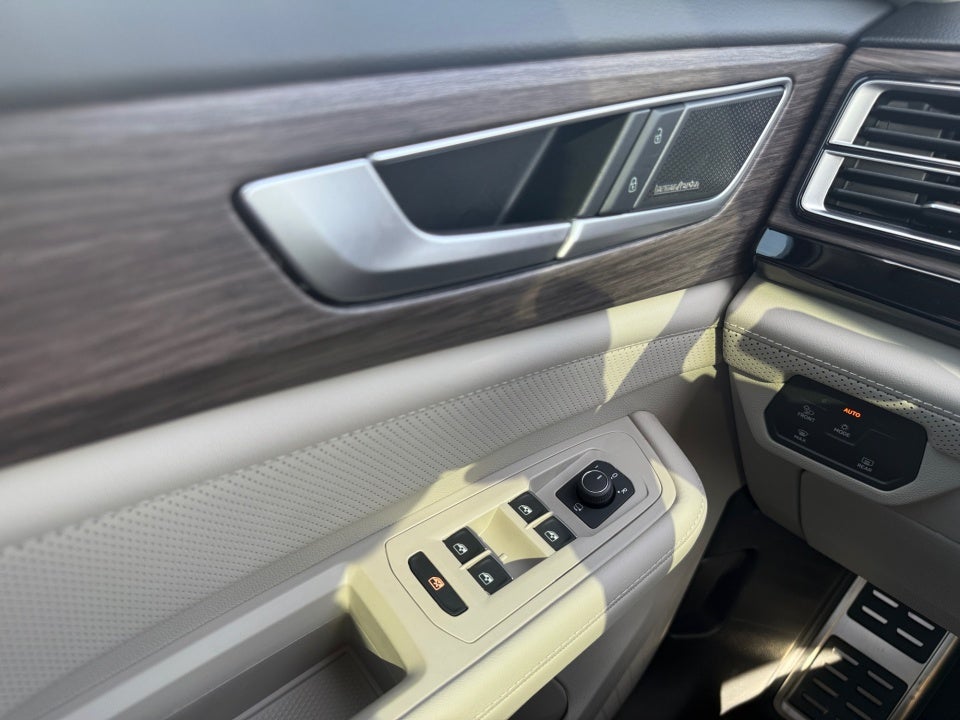 2026 Volkswagen Atlas SEL Premium R-Line
