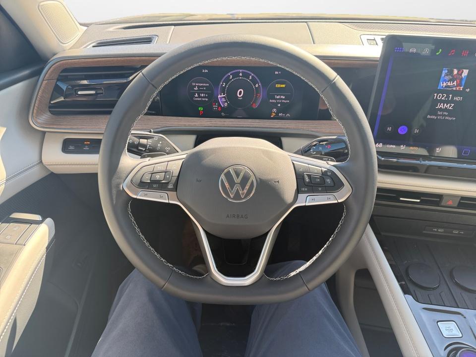 2027 Volkswagen Atlas SE w/Technology
