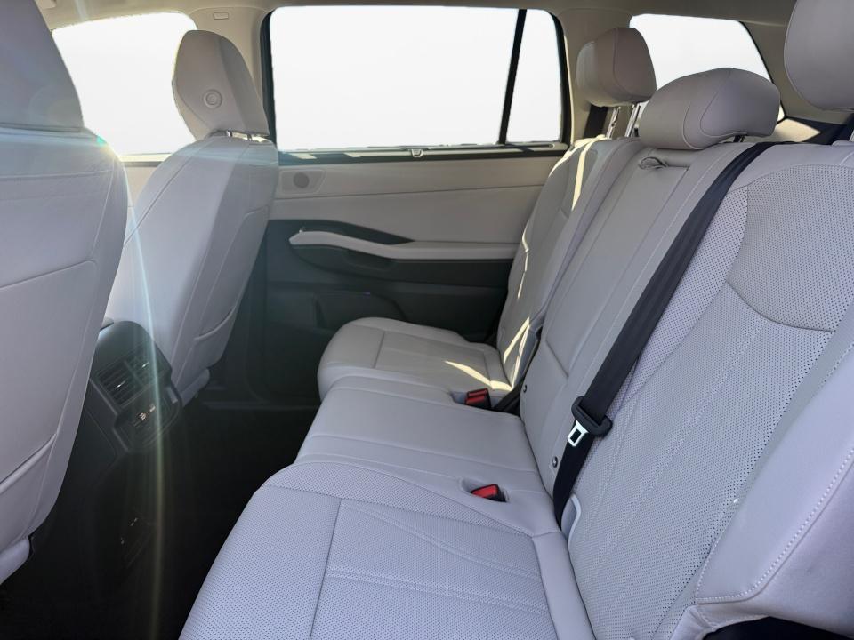 2027 Volkswagen Atlas SE w/Technology