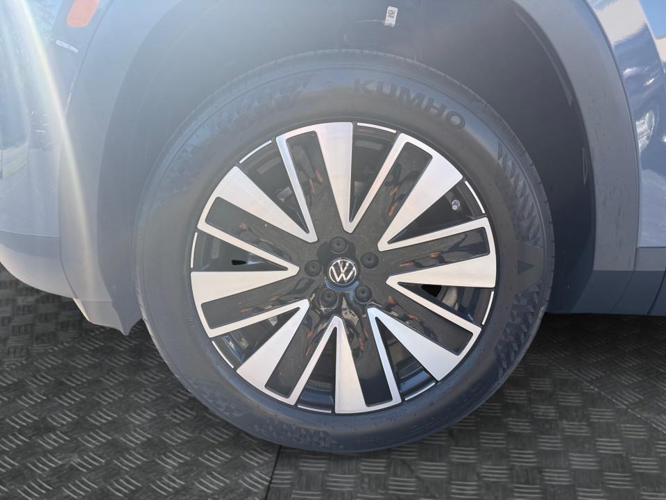 2027 Volkswagen Atlas SE w/Technology