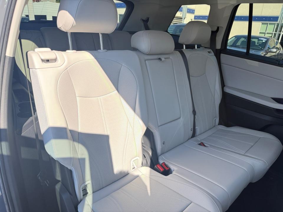 2027 Volkswagen Atlas SE w/Technology