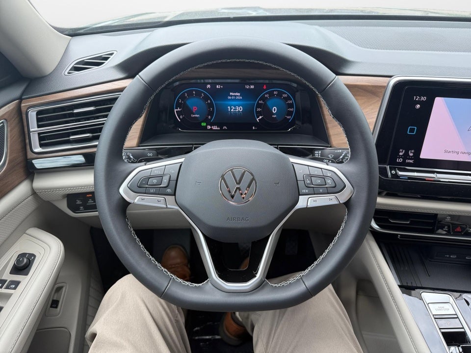 2026 Volkswagen Atlas SE with Technology