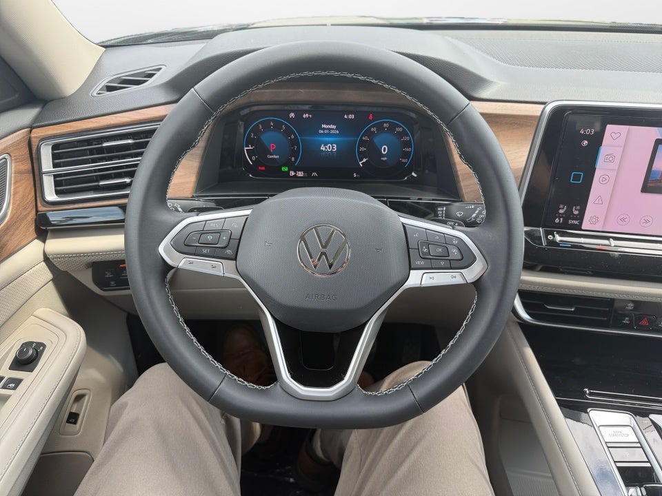 2026 Volkswagen Atlas SE with Technology