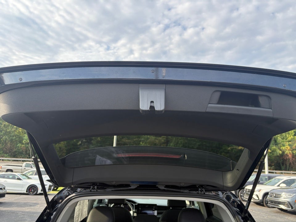 2026 Volkswagen Taos SE Black