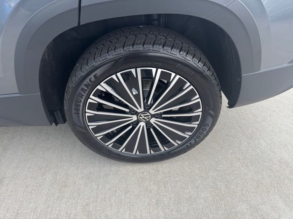 2026 Volkswagen Taos SE