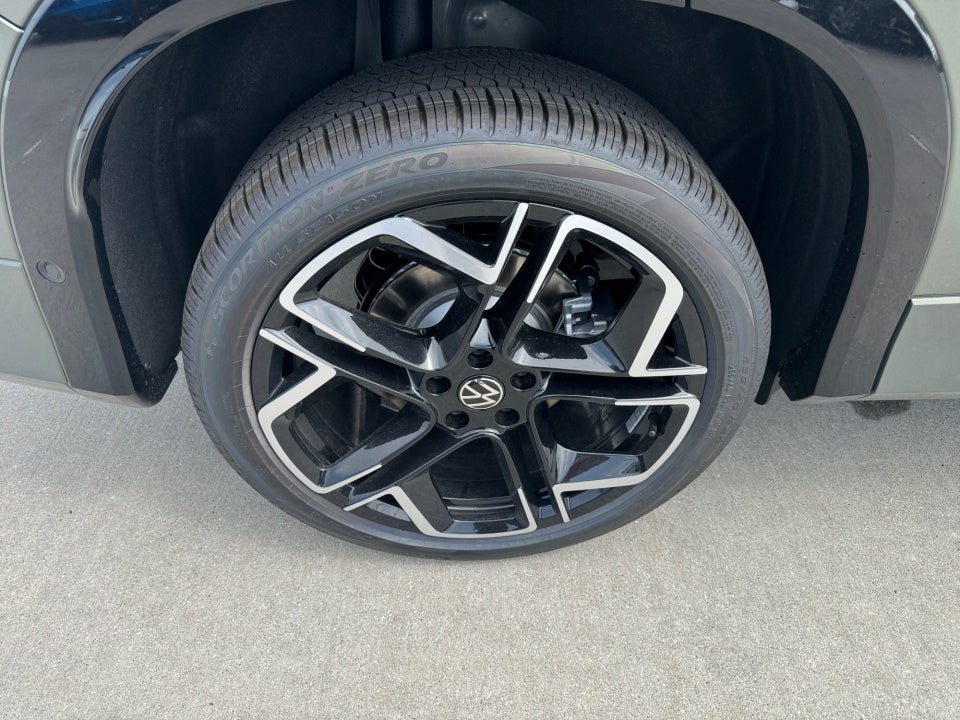 2026 Volkswagen Tiguan SEL R-Line Turbo
