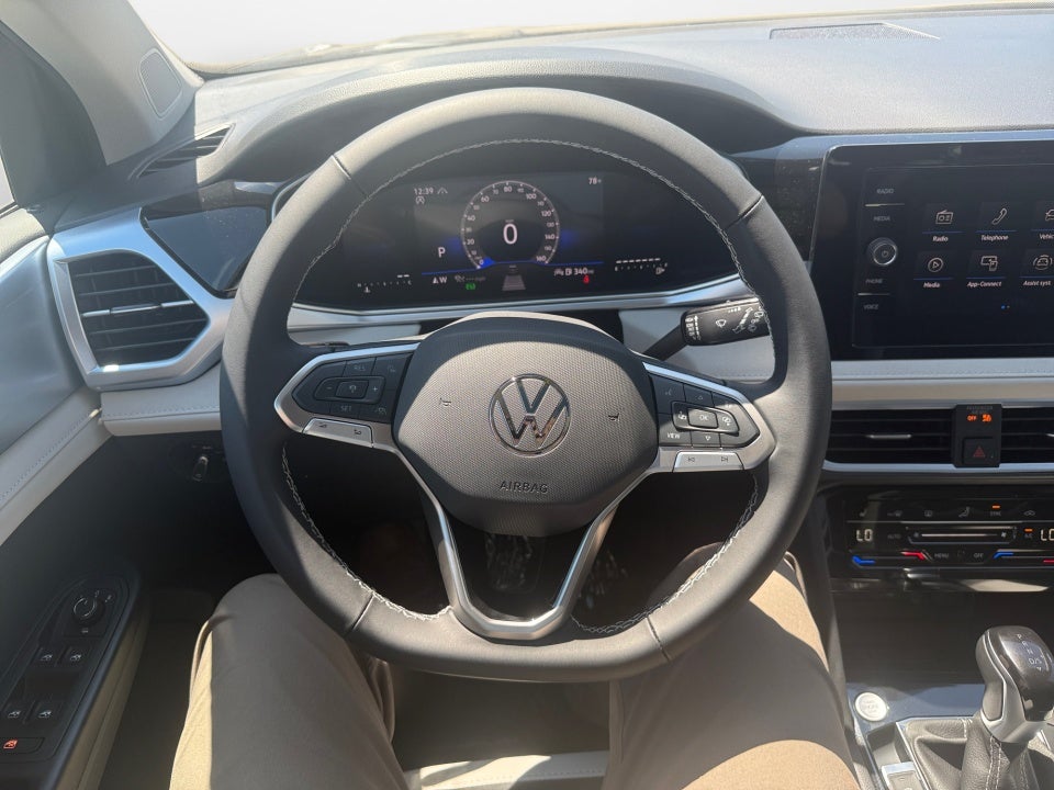 2026 Volkswagen Taos SE