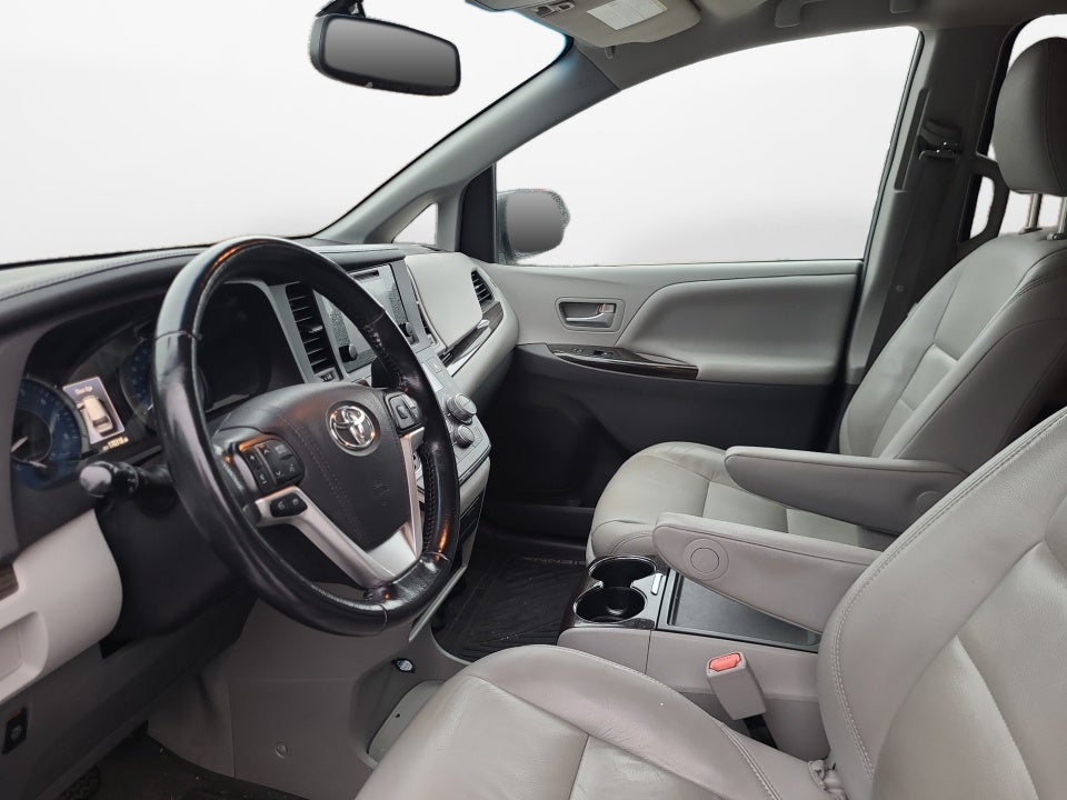 2016 Toyota Sienna XLE