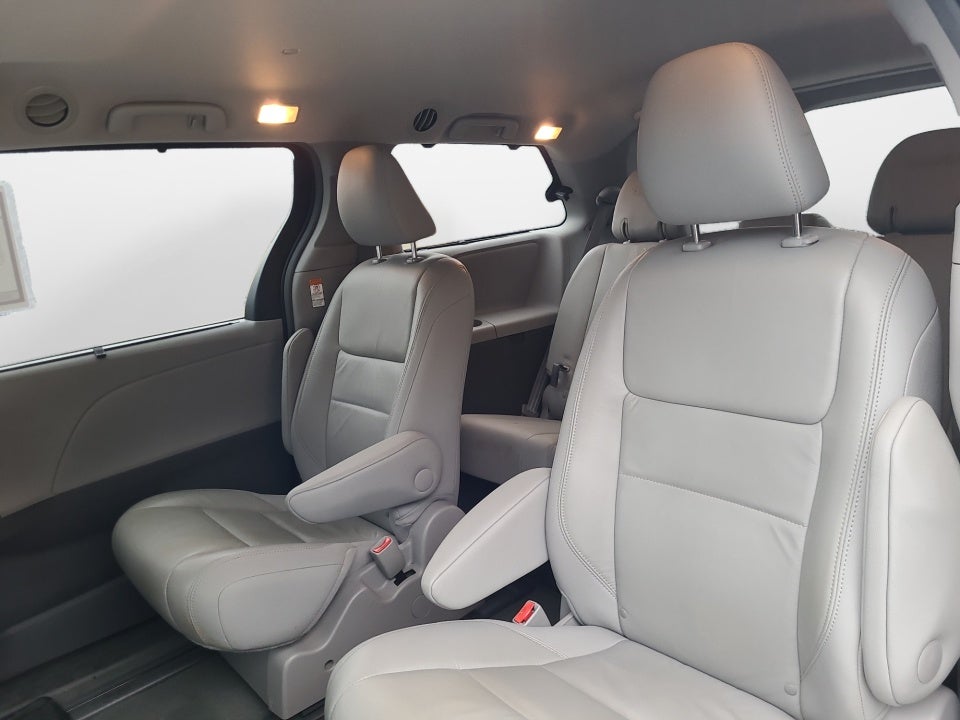 2016 Toyota Sienna XLE