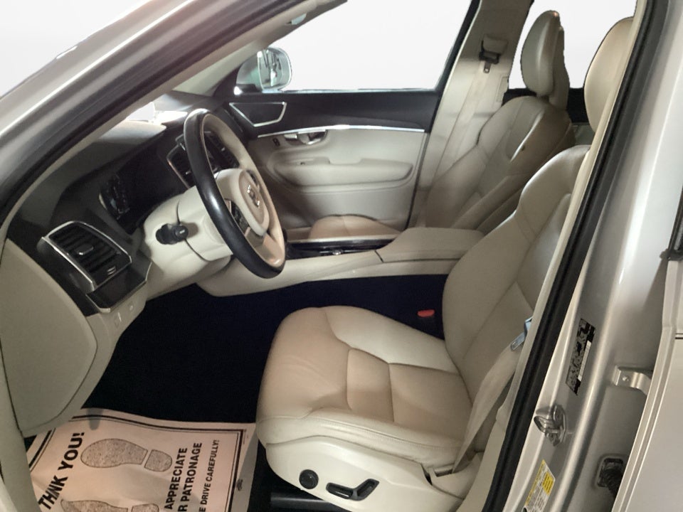 2020 Volvo XC90 Momentum