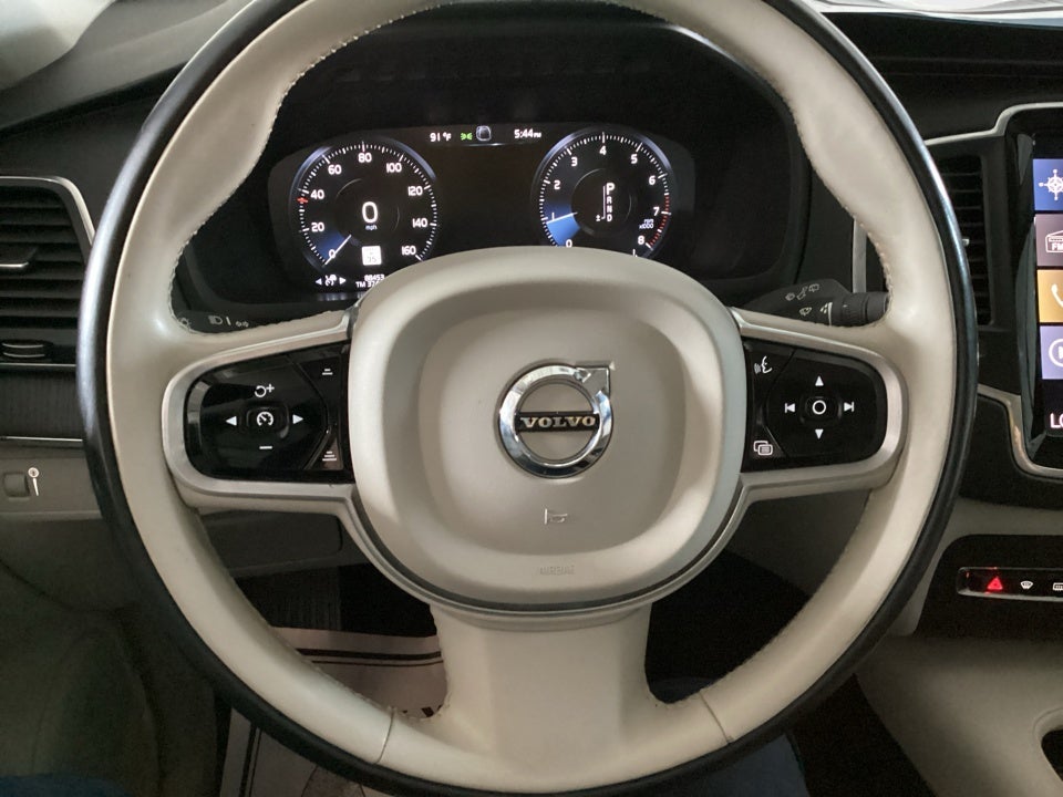 2020 Volvo XC90 Momentum