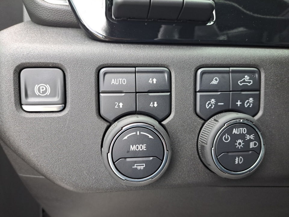 2025 Chevrolet Silverado 1500 4WD Crew Cab Short Bed LTZ
