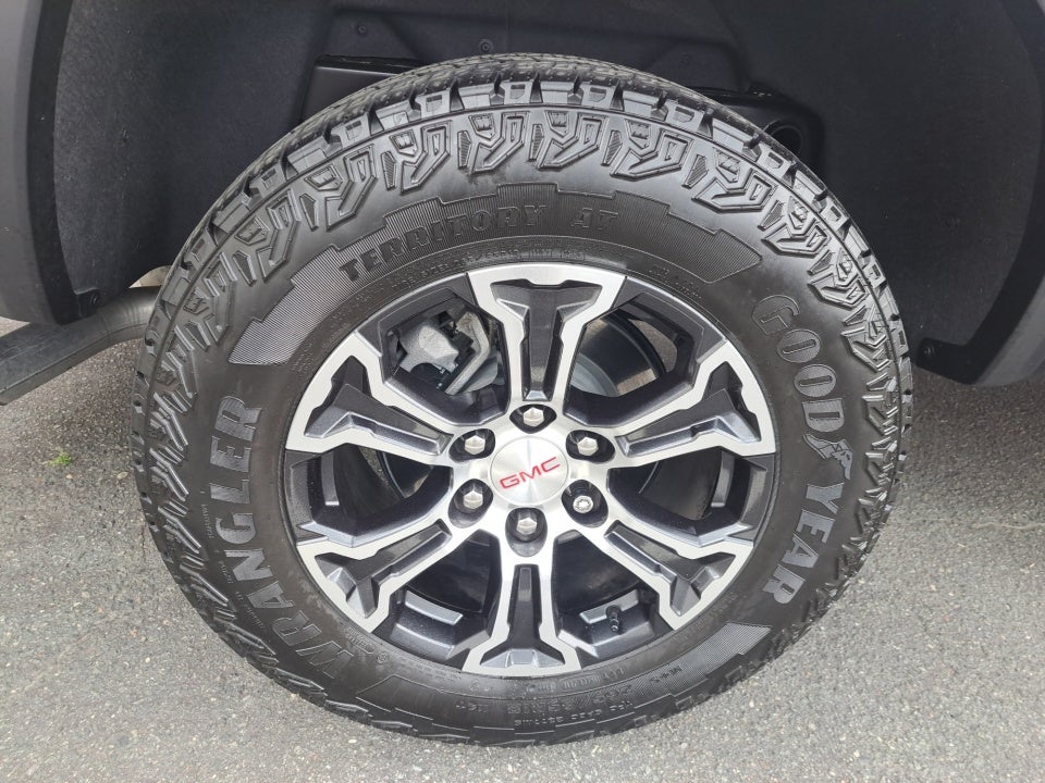 2024 GMC Canyon 4WD AT4