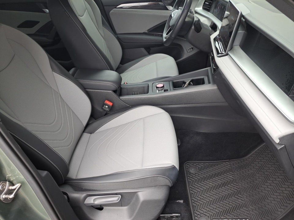 2025 Volkswagen Tiguan SE R-Line Black