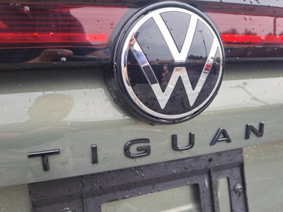 2025 Volkswagen Tiguan SE R-Line Black