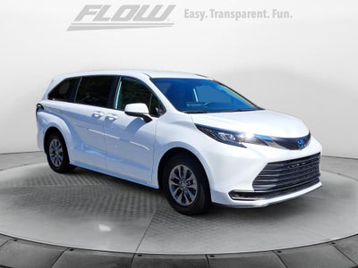 2025 Toyota Sienna LE