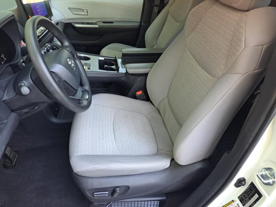 2025 Toyota Sienna LE