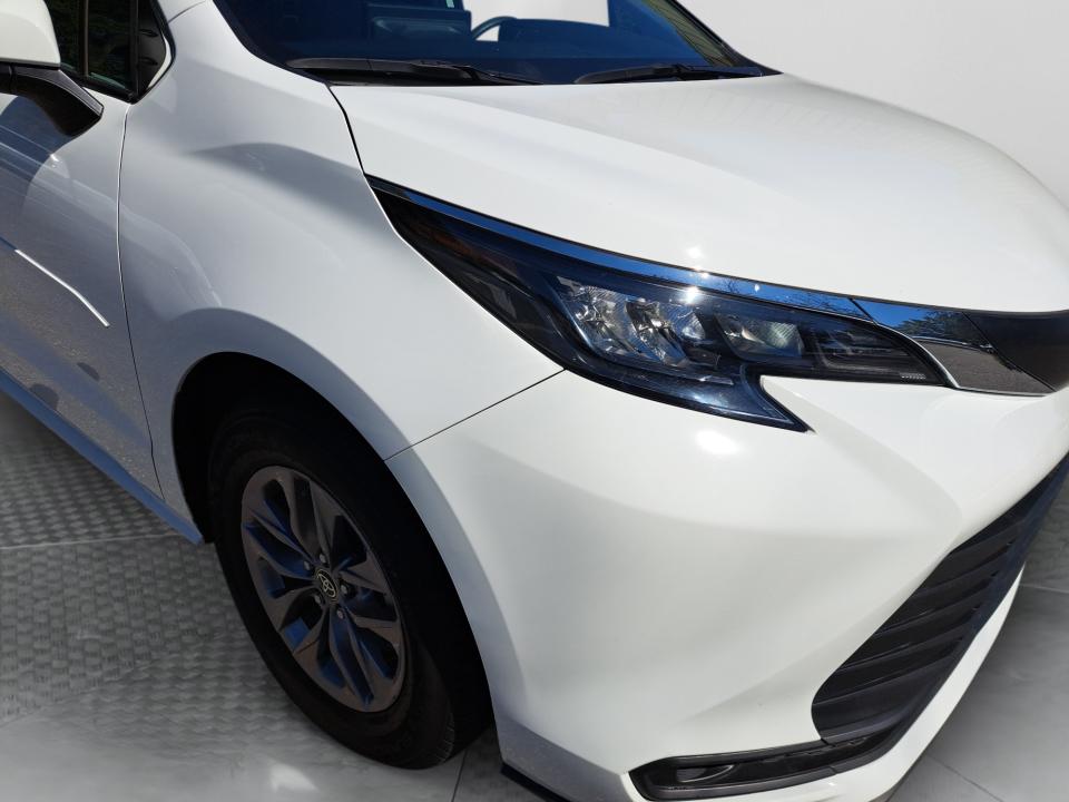 2025 Toyota Sienna LE