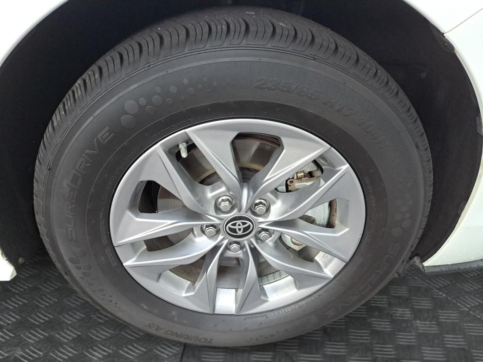 2025 Toyota Sienna LE