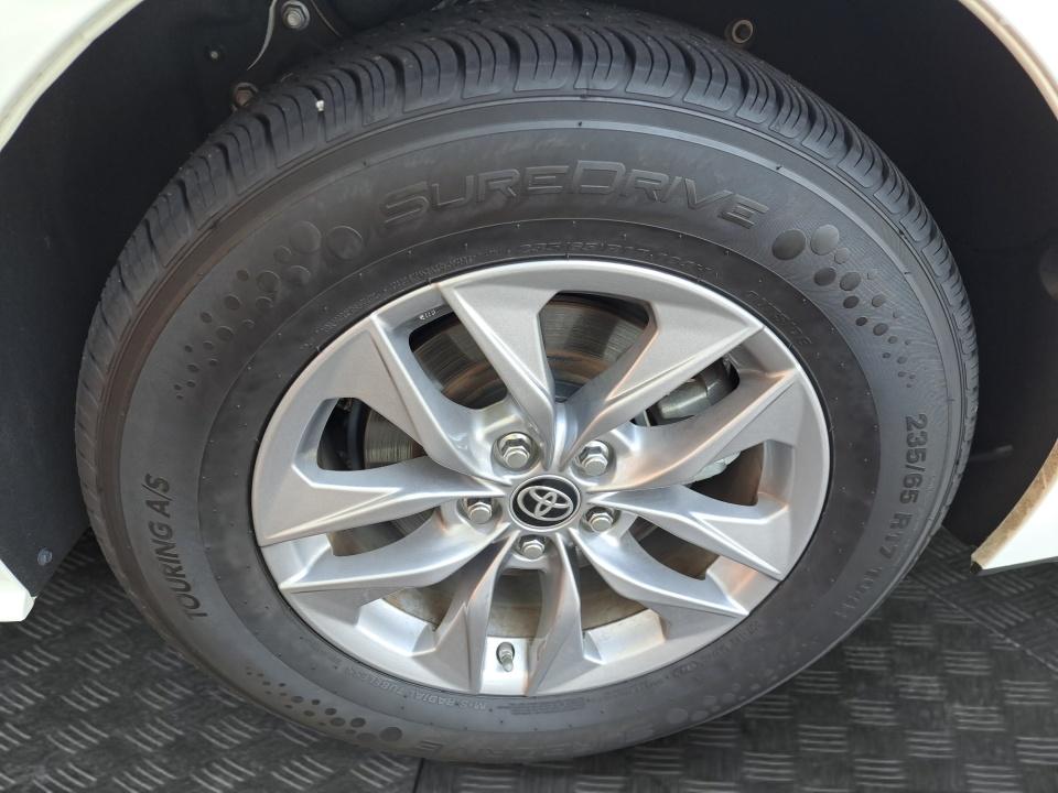 2025 Toyota Sienna LE