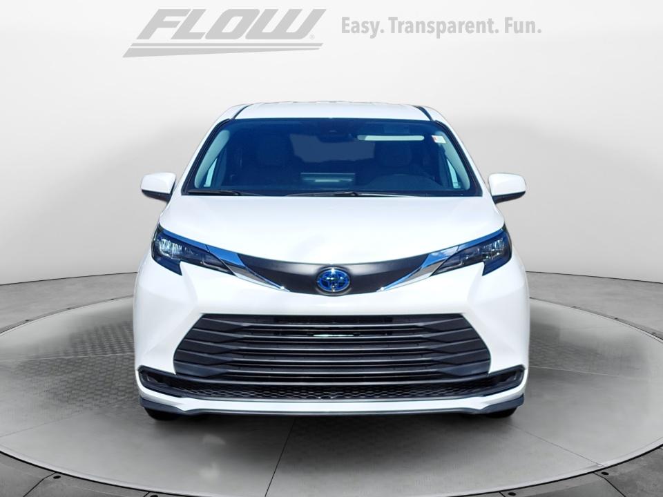 2025 Toyota Sienna LE