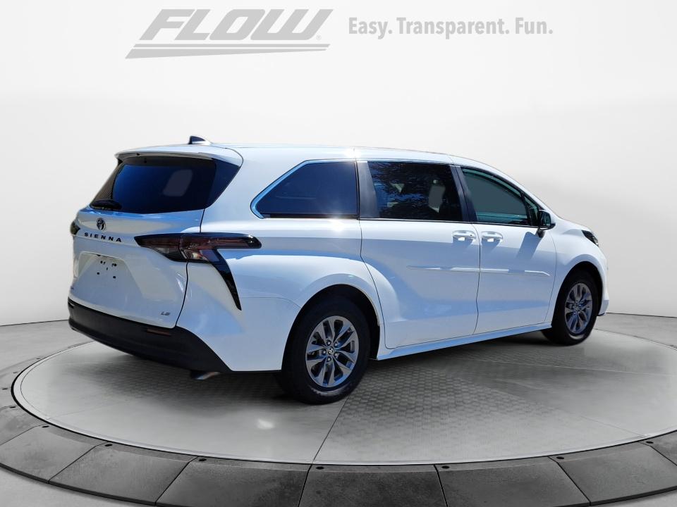 2025 Toyota Sienna LE