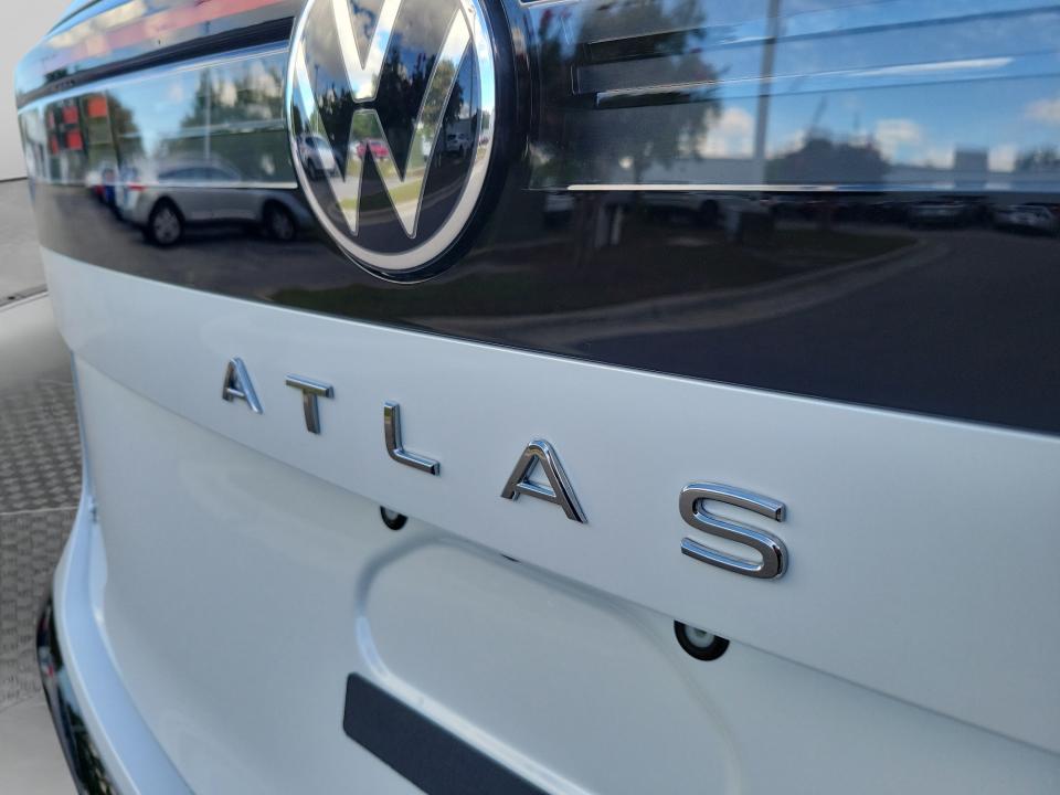 2027 Volkswagen Atlas SE w/Technology