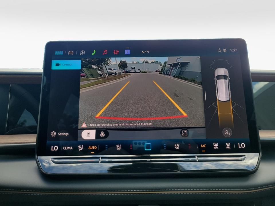 2027 Volkswagen Atlas SE w/Technology